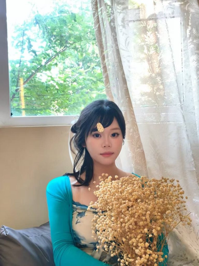 大胸、舌吻、六九、丝袜制服