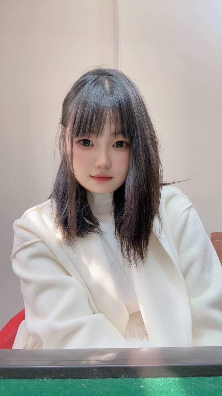 少女感、巨乳、白虎、蛇吻