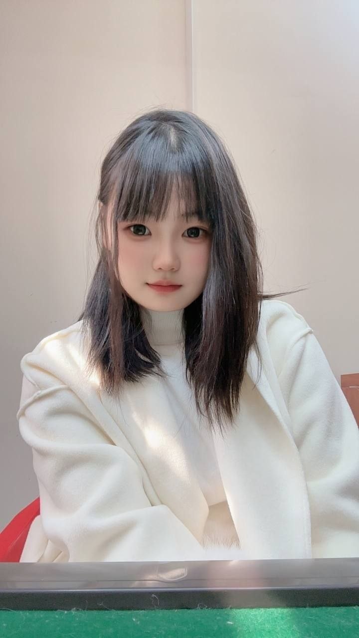 少女感、巨乳、白虎、蛇吻