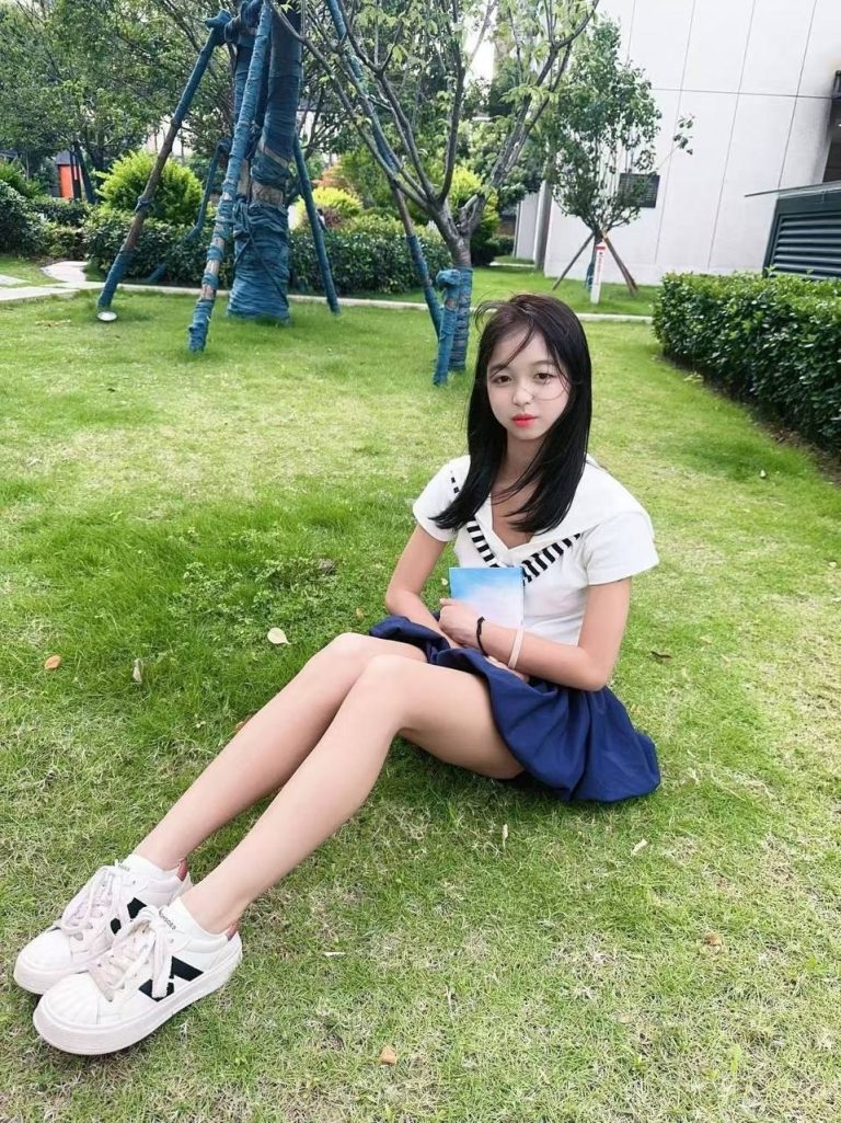 少女感、刚下海、陪浴、大长腿