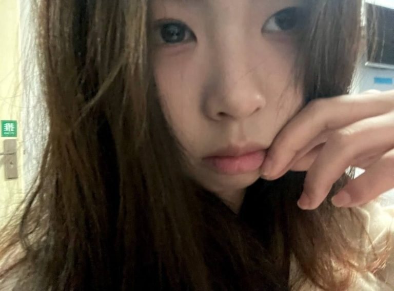 少女感、制服风、鸳鸯浴、舌吻