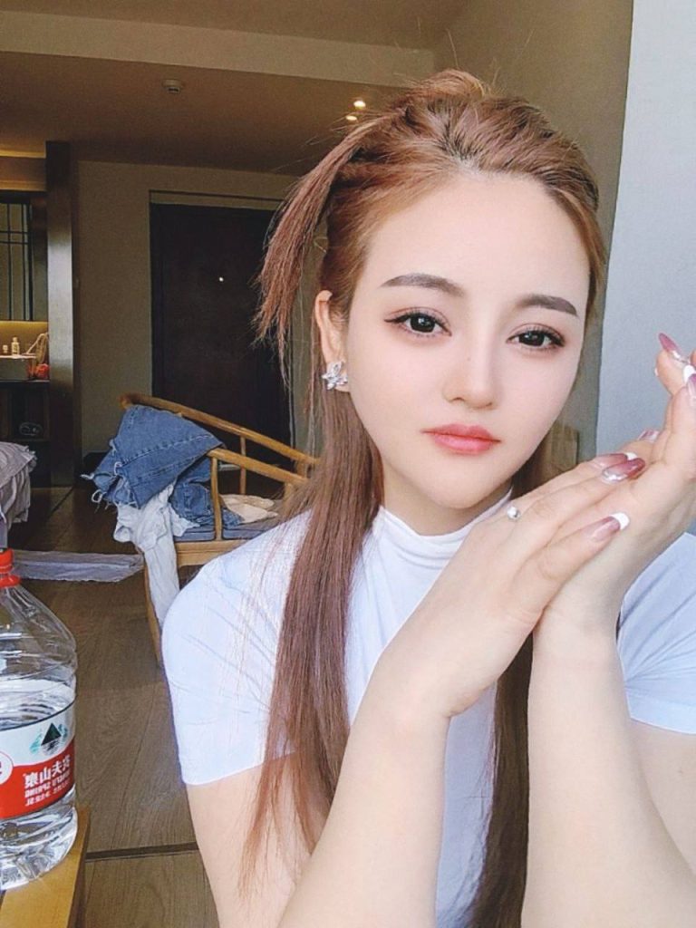 无套口爆、制服丝袜、足交