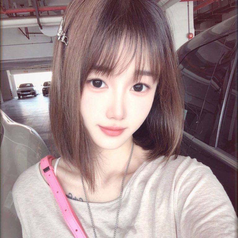 颜值高、长腿、少女感