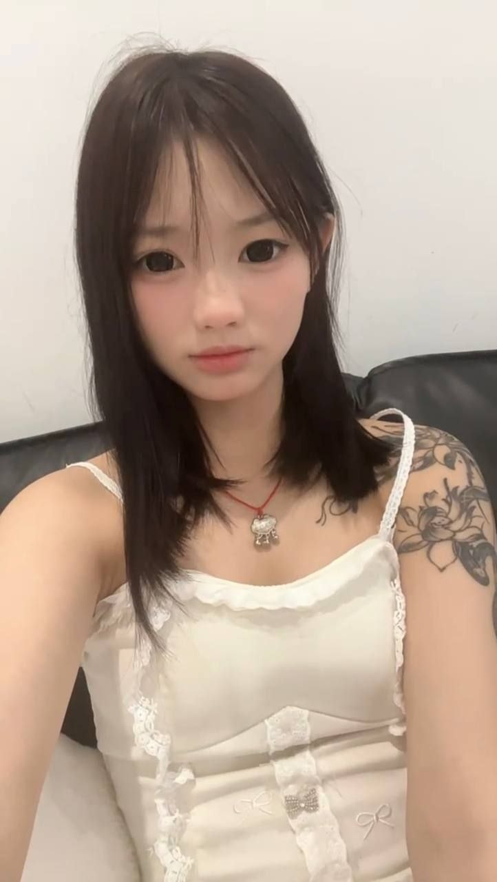 身材娇小、温柔健谈、制服诱惑、清纯