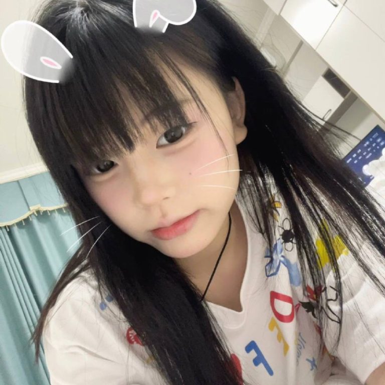 Kiss、制服风、丝袜、激情