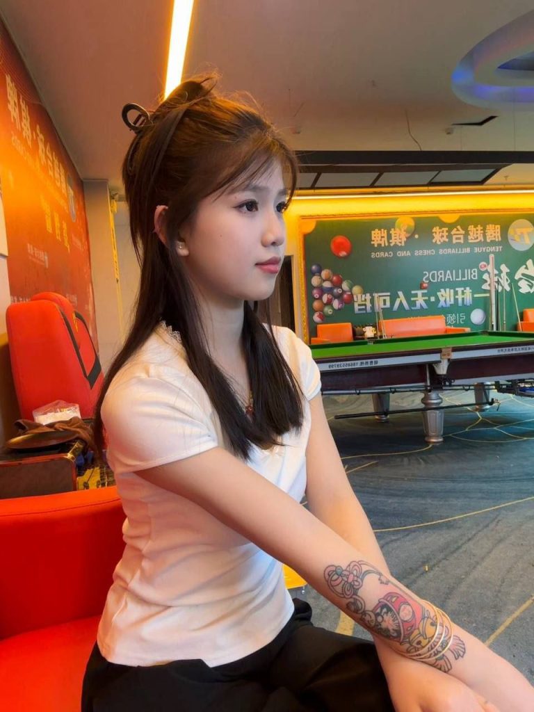 少女感、吹箫、制服诱惑