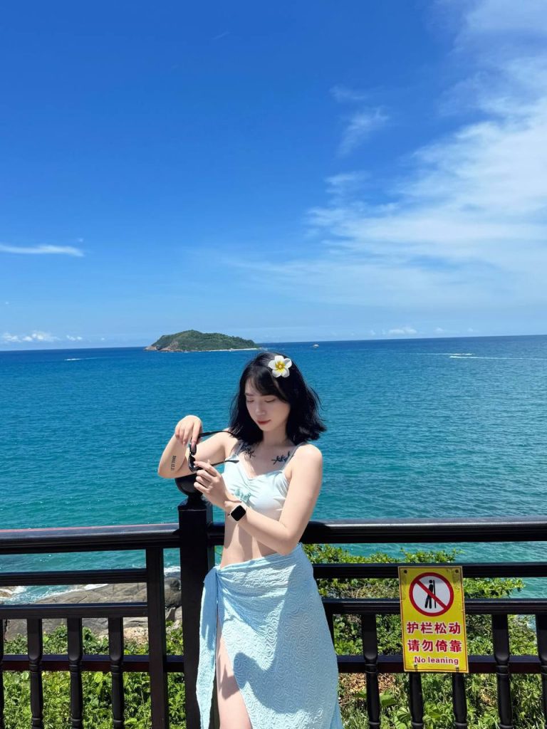 冷白皮、大屁股、会调情、清纯