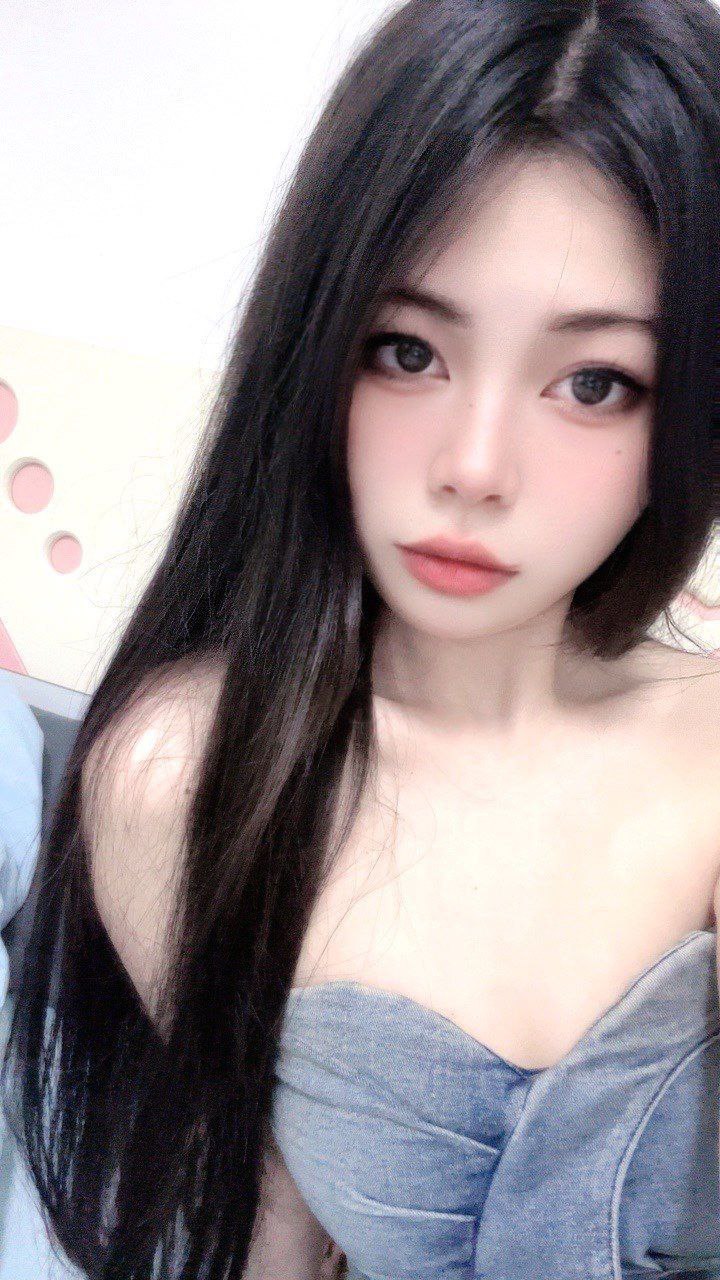 颜值高、苗条、态度佳、女友感