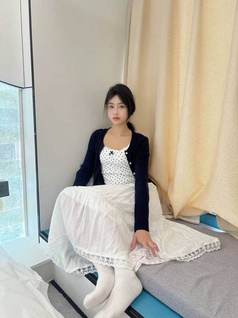 丝袜、长腿、少女感