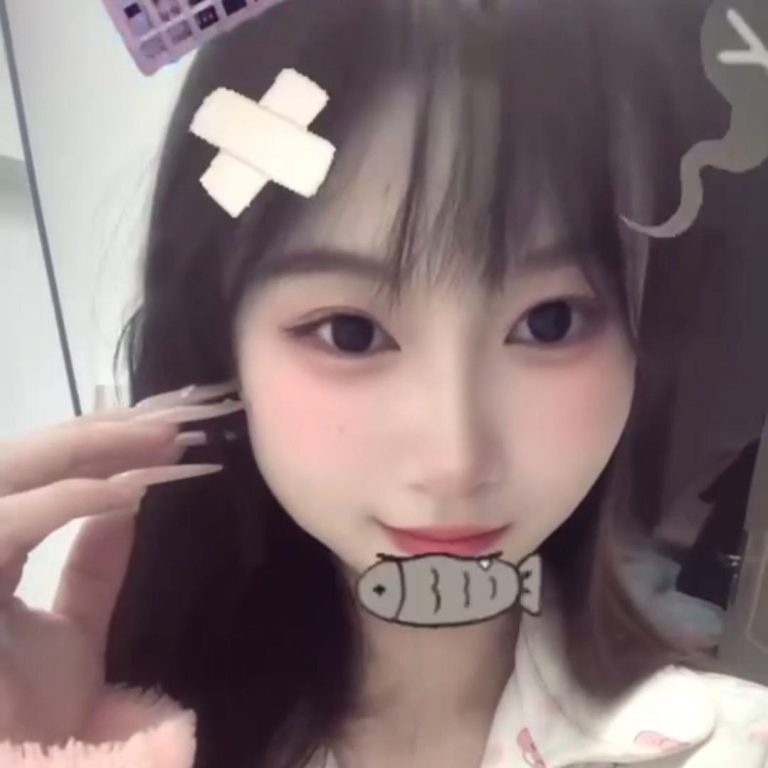 清纯、娃娃脸、女友感