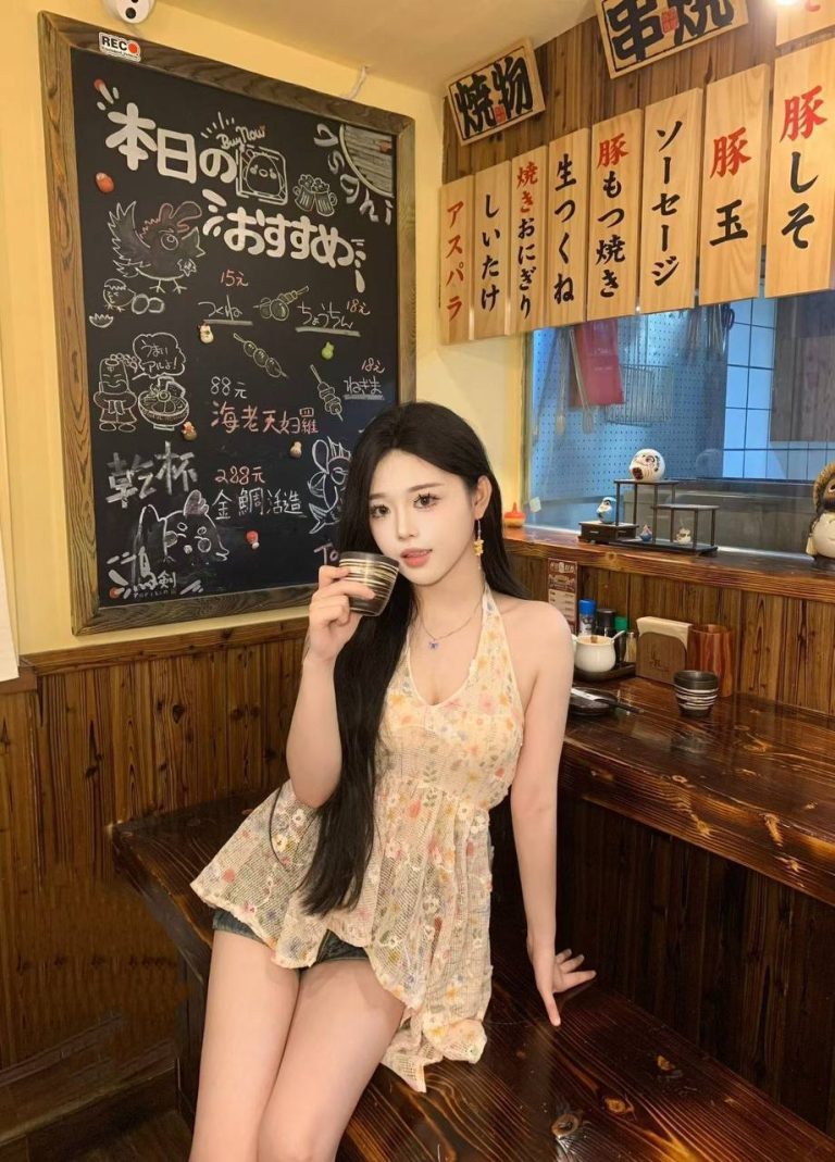 少女感、丝足、调教、女王