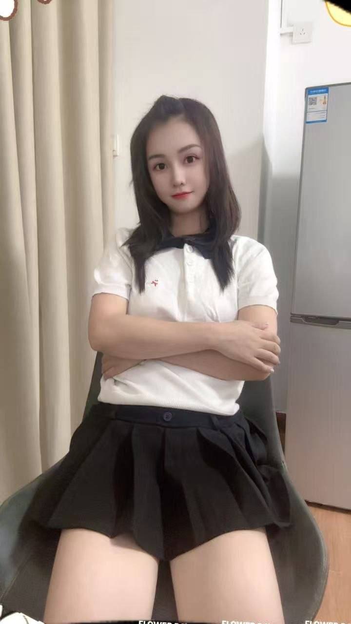 丝袜制服、态度好、清纯