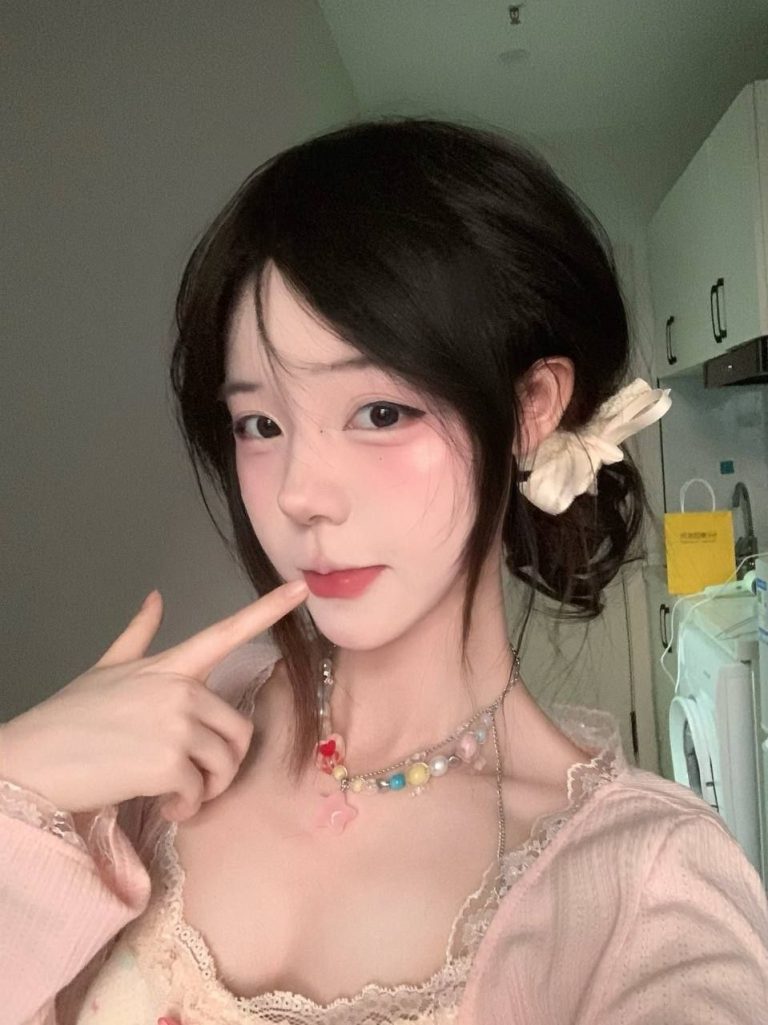 乖乖女、冷白皮、女友感、清纯