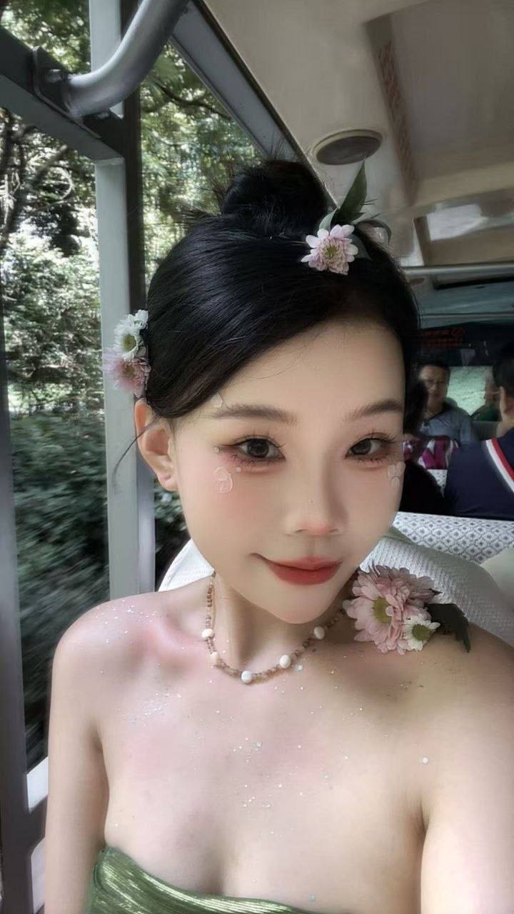 年轻、体贴、配合度高