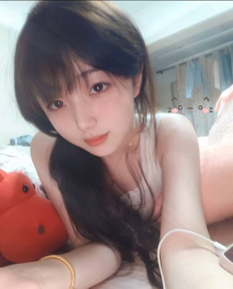 清纯嫩妹、高挑、年轻、清纯