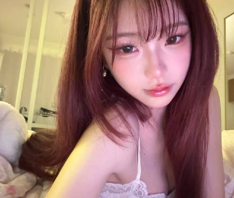 情趣丝袜、亲吻、臀推