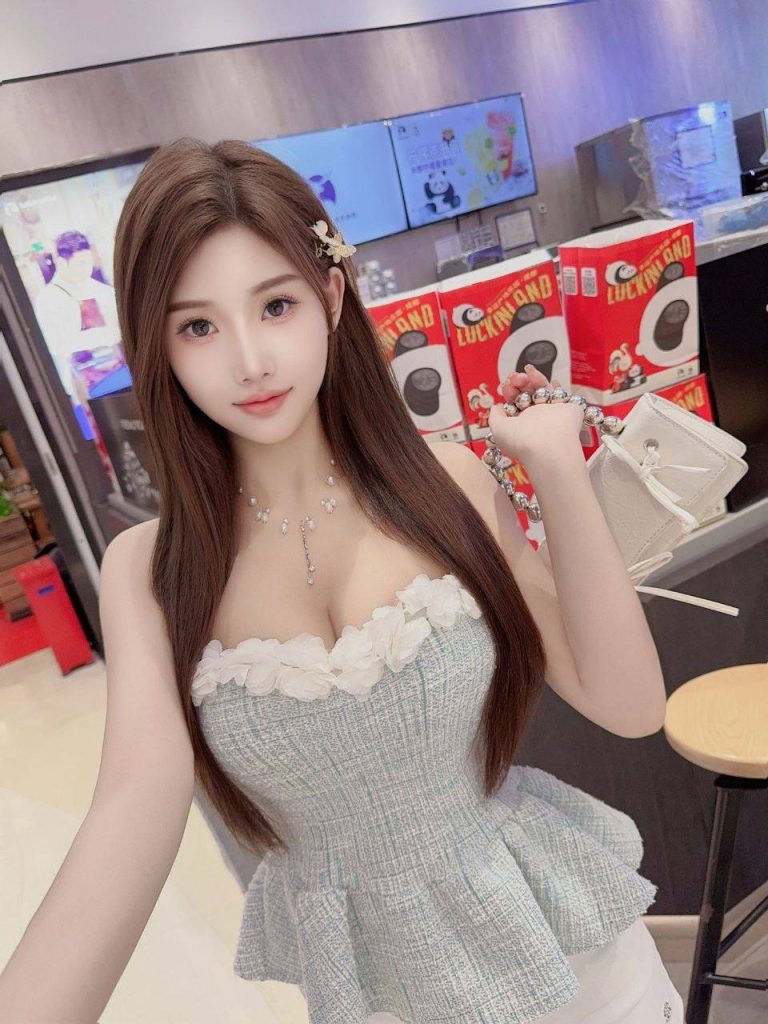 颜值丝袜、长腿、少女感