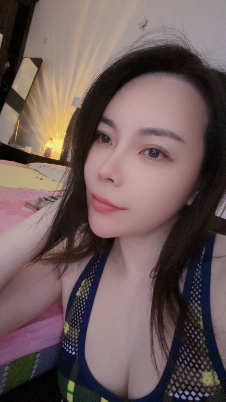 娇小、丰满、清纯