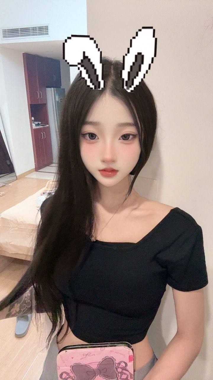 高挑、纤瘦、清纯、甜美
