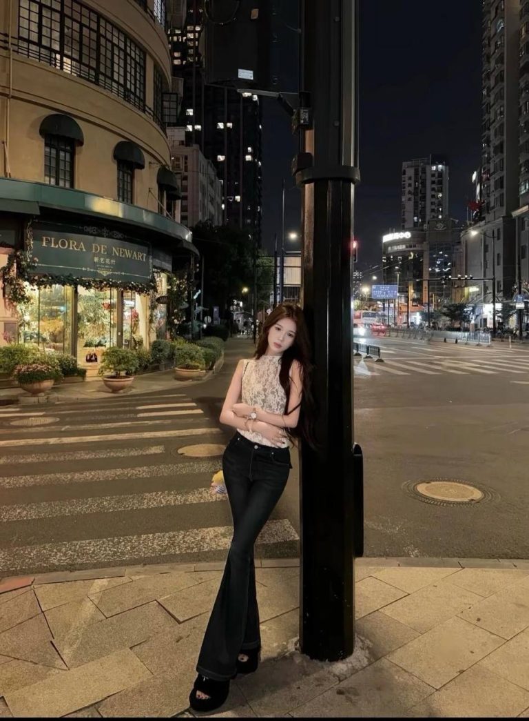 少女感、大长腿、丝袜制服
