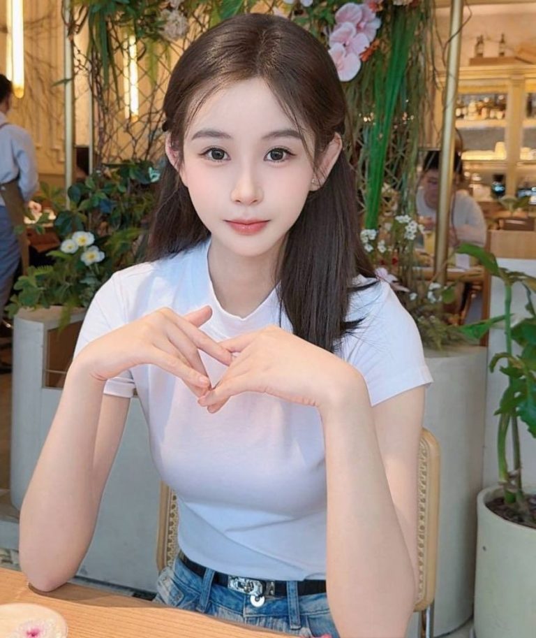 高挑、纤瘦、骨感