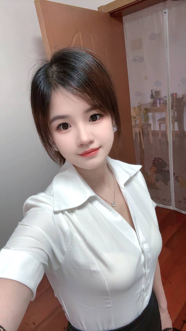 苗条、娇小、清纯