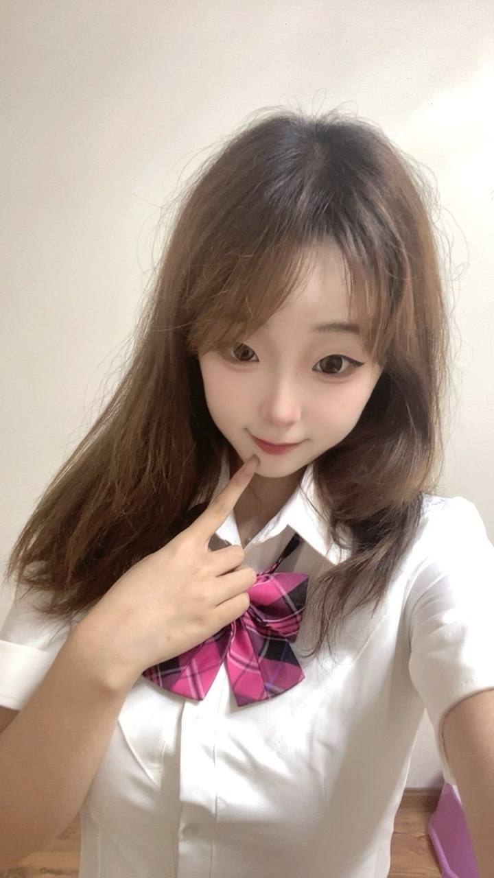少女感、高挑、肤白、调情