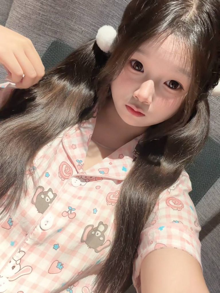 丝袜制服、少女感、清纯、甜美