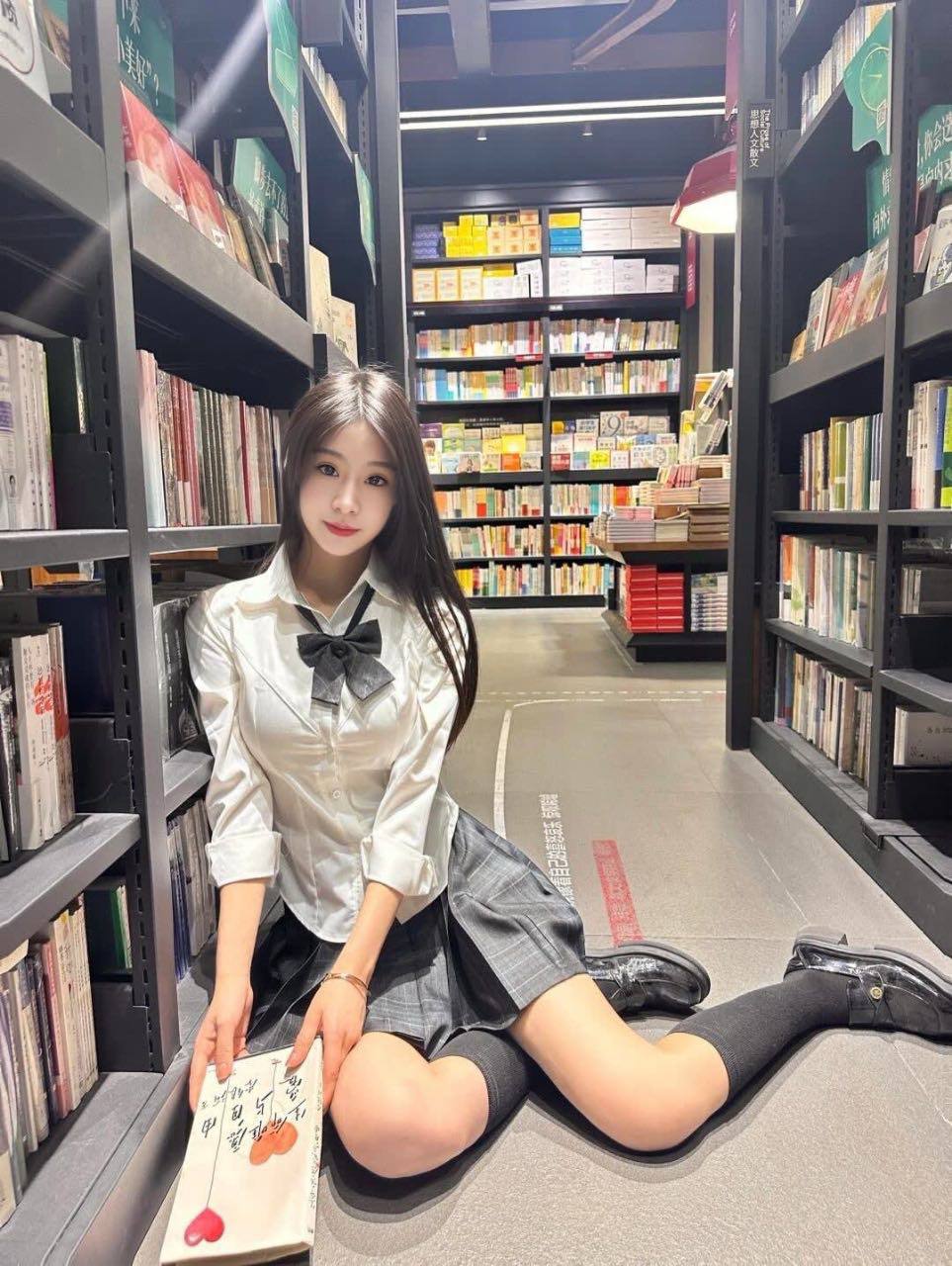 服务系、长腿、少女感