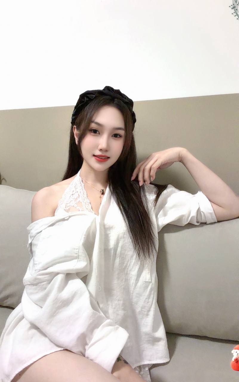 纯天然、乖巧听话、丝袜诱惑、动作配合