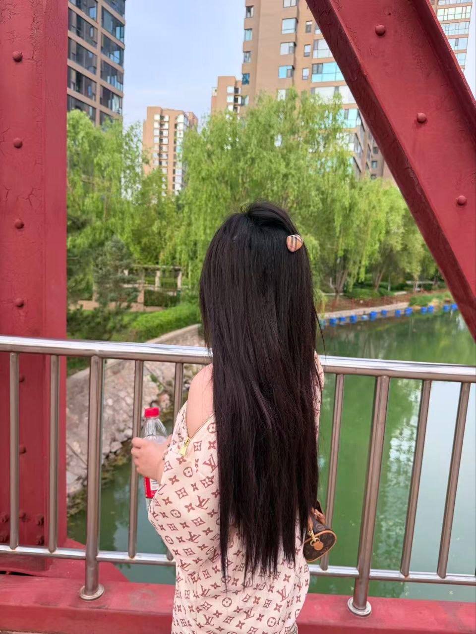 活泼乖巧、前凸后翘、性感多水、清纯