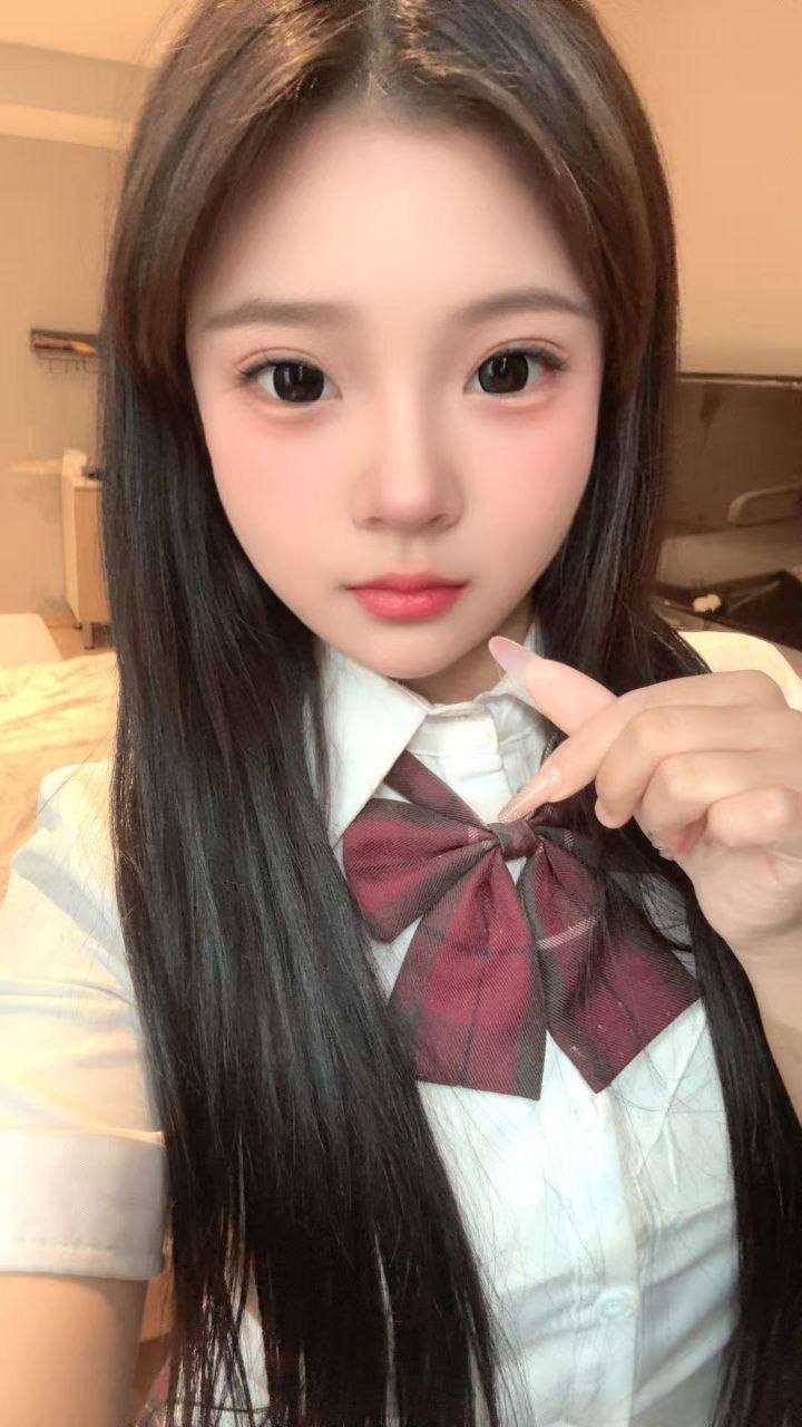 娇小、清纯、新人、甜美
