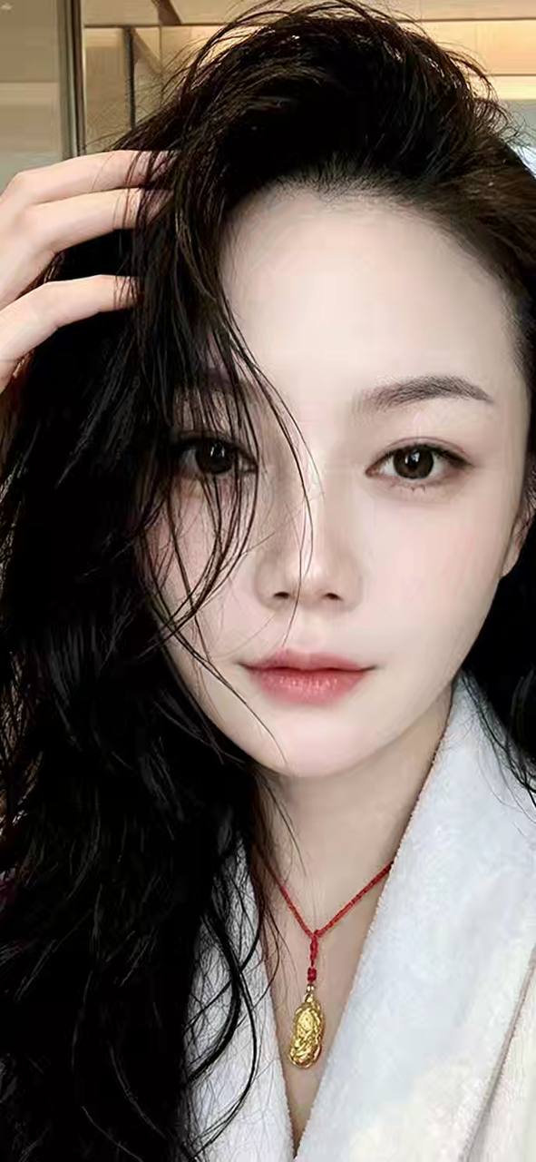 活泼开朗、皮肤嫩滑、清纯