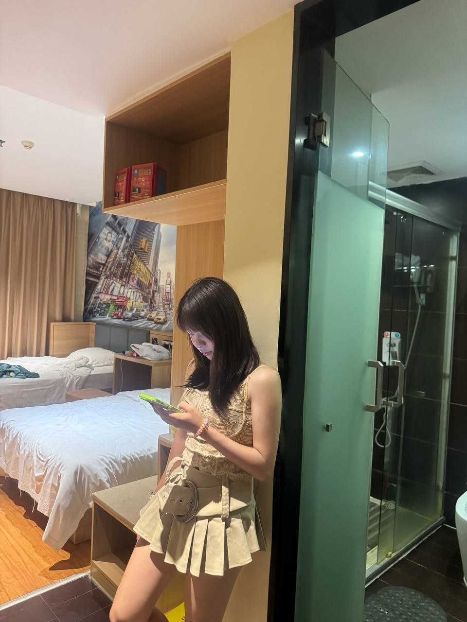 少女感、乖巧、前凸后翘