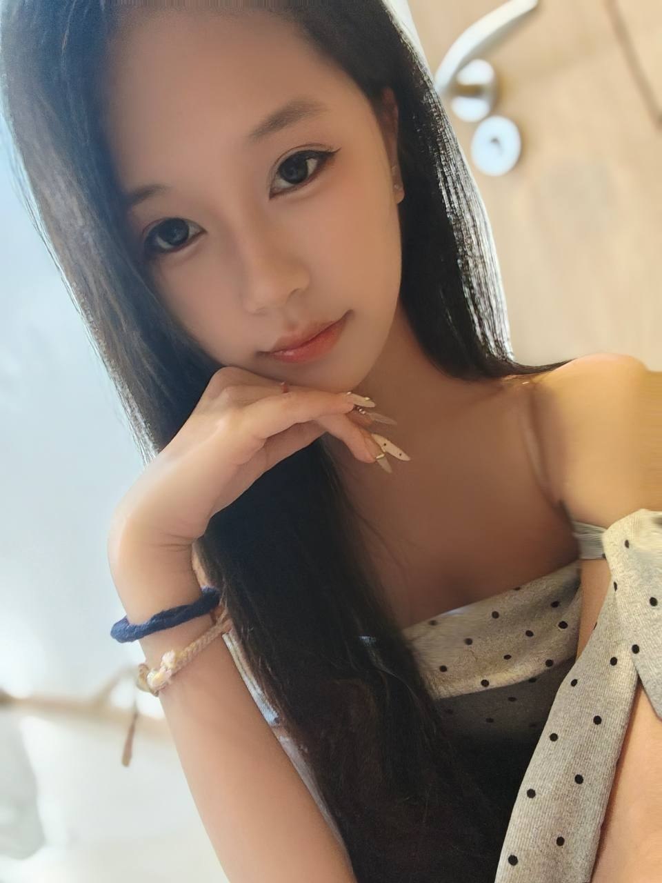 肤白嫩滑、乖巧听话、敏感水多
