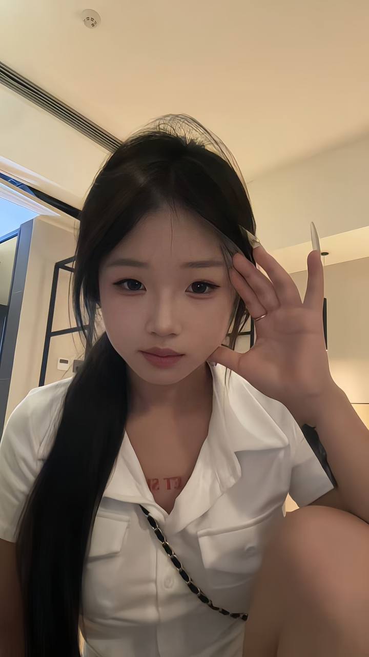 甜美可爱、皮肤白皙、丝袜诱惑、女友感