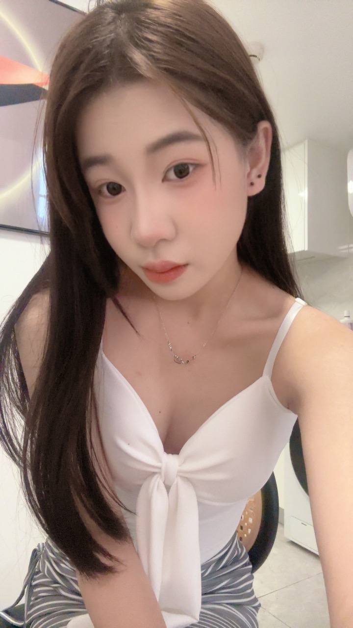 情趣制服、丝袜诱惑、清纯、皮肤白（武汉市、湖北省）资料图片第 2 张