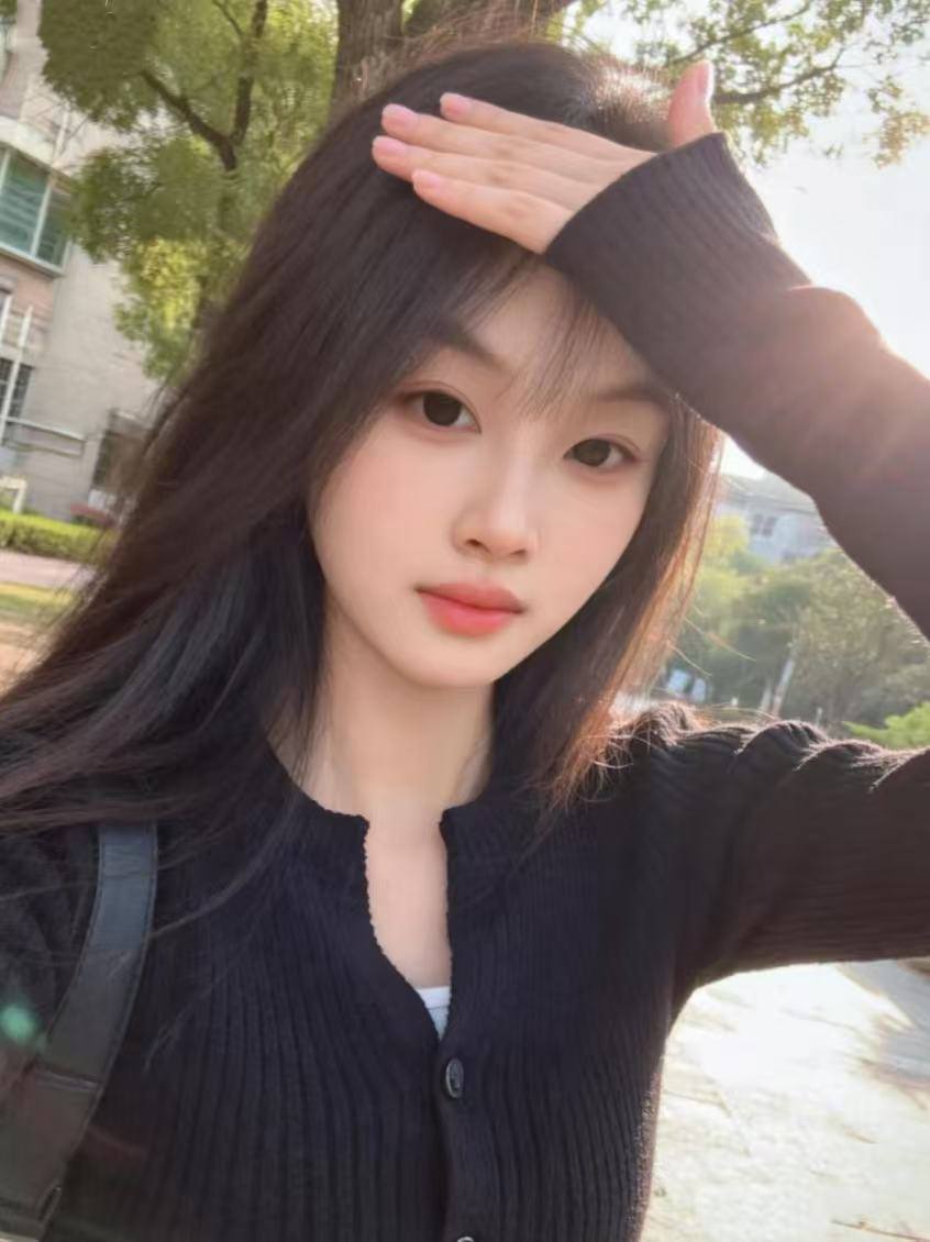 瘦紧、胸挺、腰细、制服风
