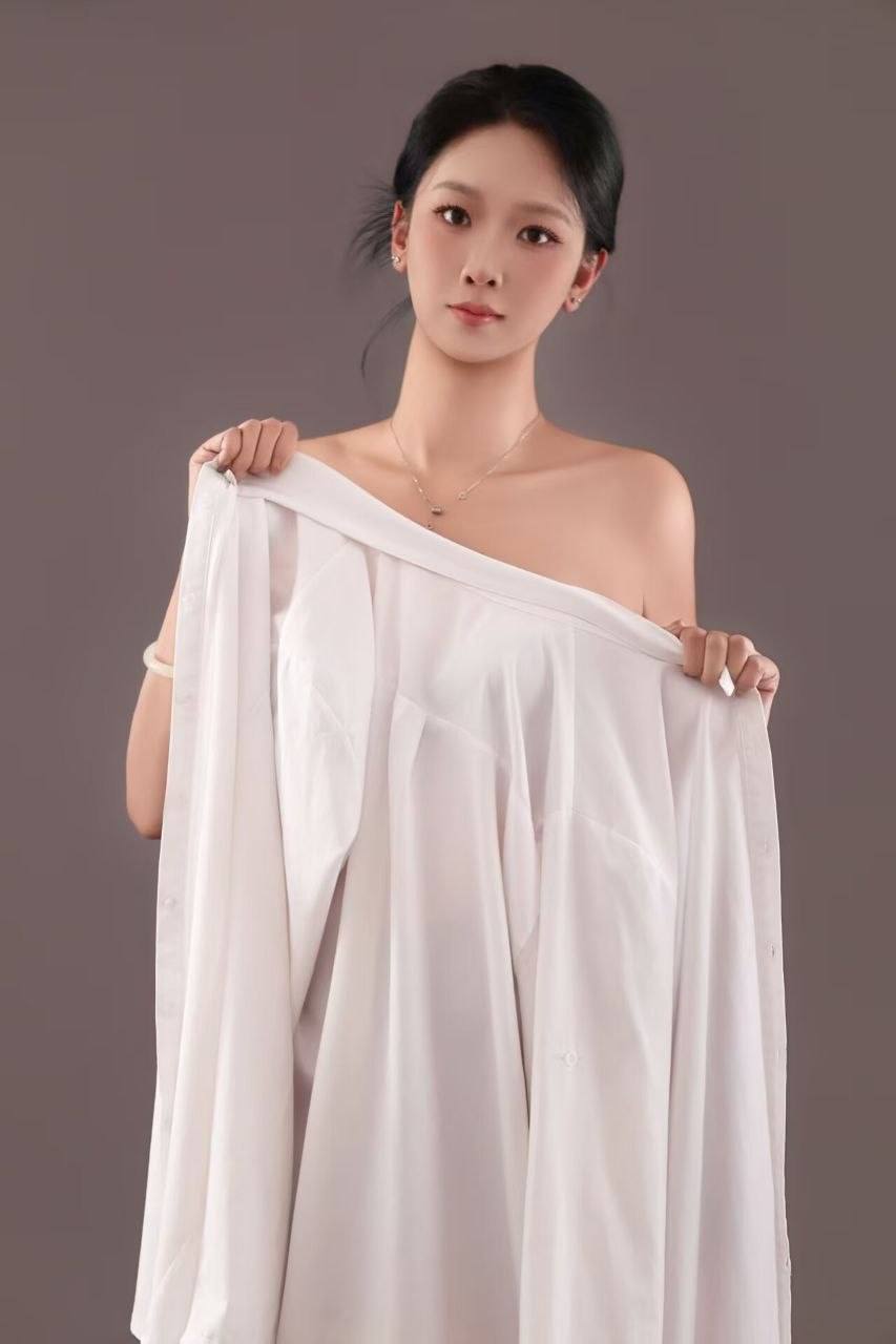 身材火辣、热情主动、乖巧听话、丝袜制服（西安市、陕西省）资料图片第 3 张