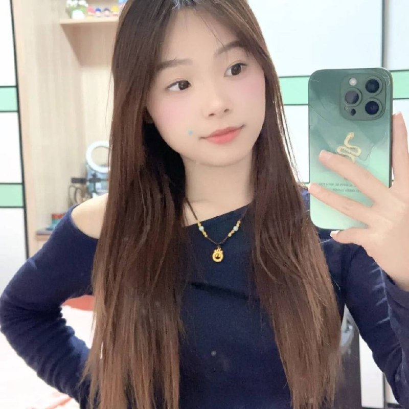 清纯可爱、皮肤白嫩、水多可喷、制服丝袜（广东省、深圳市）资料图片第 1 张