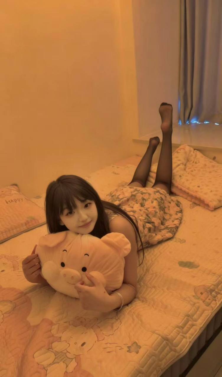 皮肤白皙、身材辣乖、粉嫩紧致、清纯
