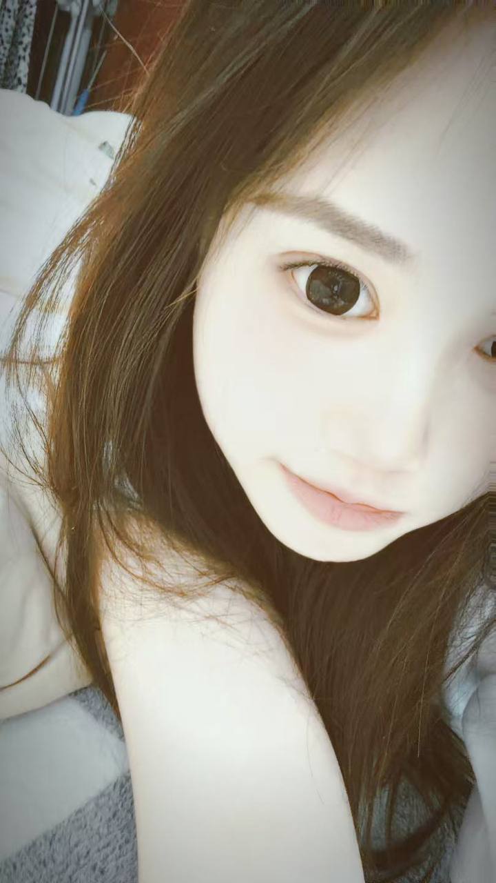 性格开朗、乖巧听话、清纯