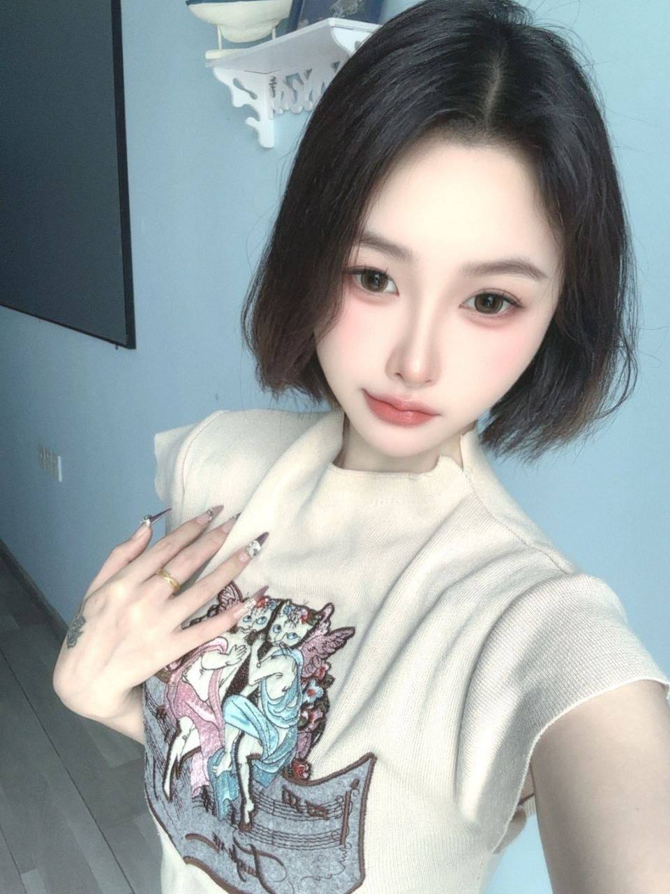 小巧萝莉、制服丝袜、温柔体贴（武汉市、湖北省）资料图片第 1 张