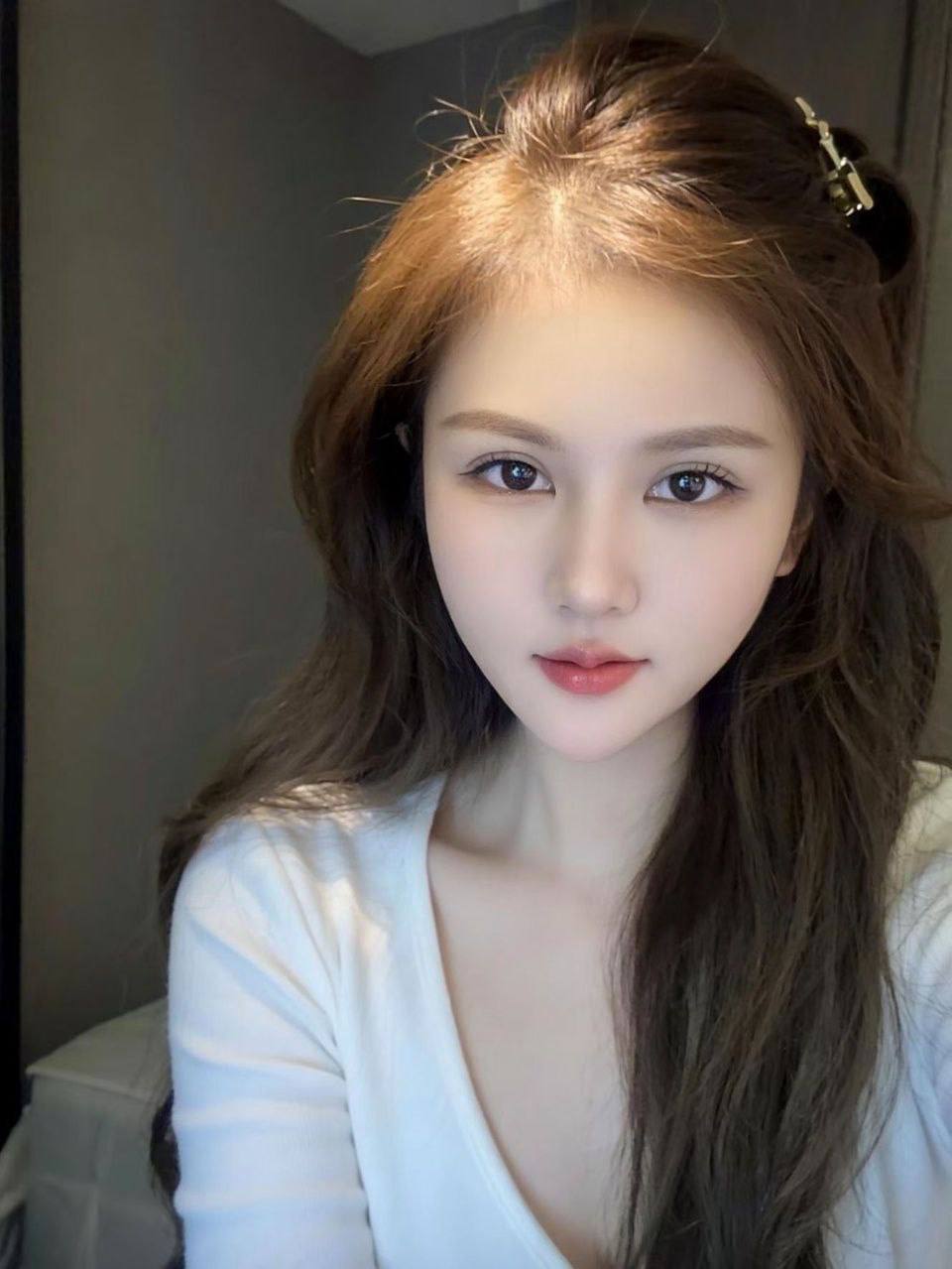 制服风、多姿势、清纯、甜美（江苏省、苏州市）资料图片第 1 张