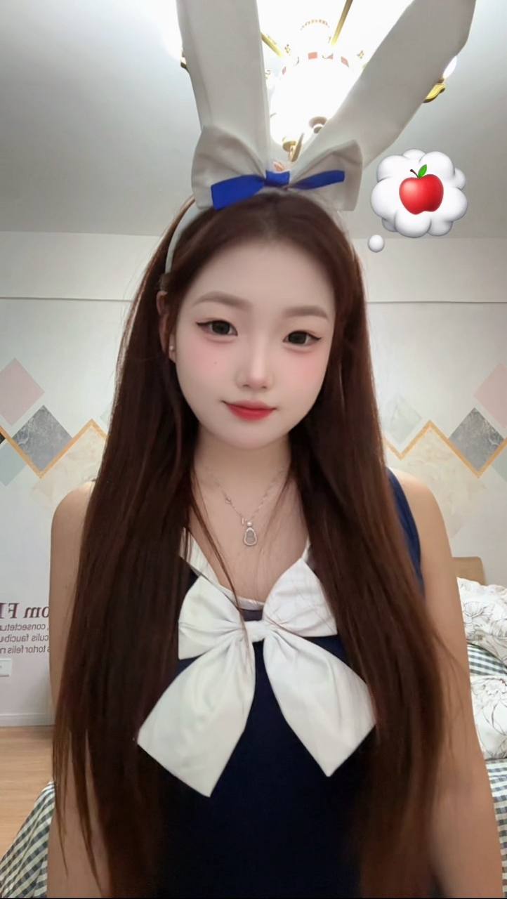少女感、梨形身材、颜值在线、活泼