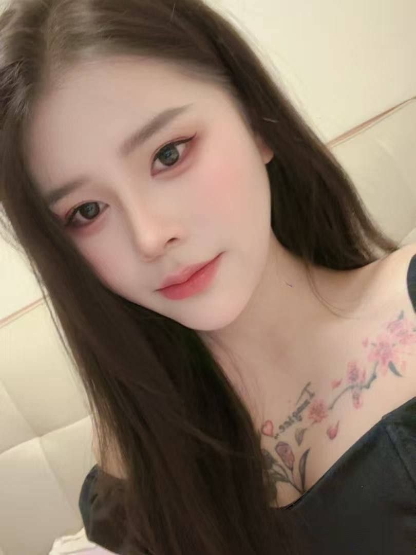 丰满、清纯、甜美