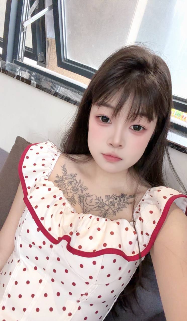 年轻、耐心、姿势配合