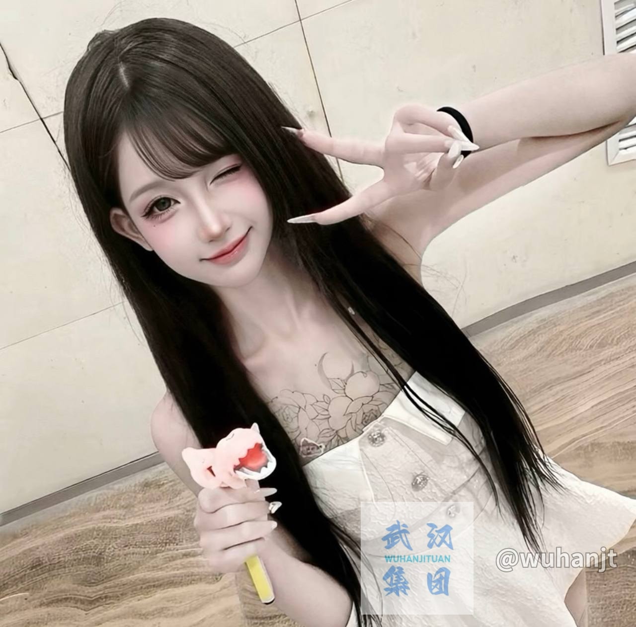 反差女友、温柔知性、舌吻管够、粉嫩蜜桃臀（武汉市、湖北省）资料图片第 1 张