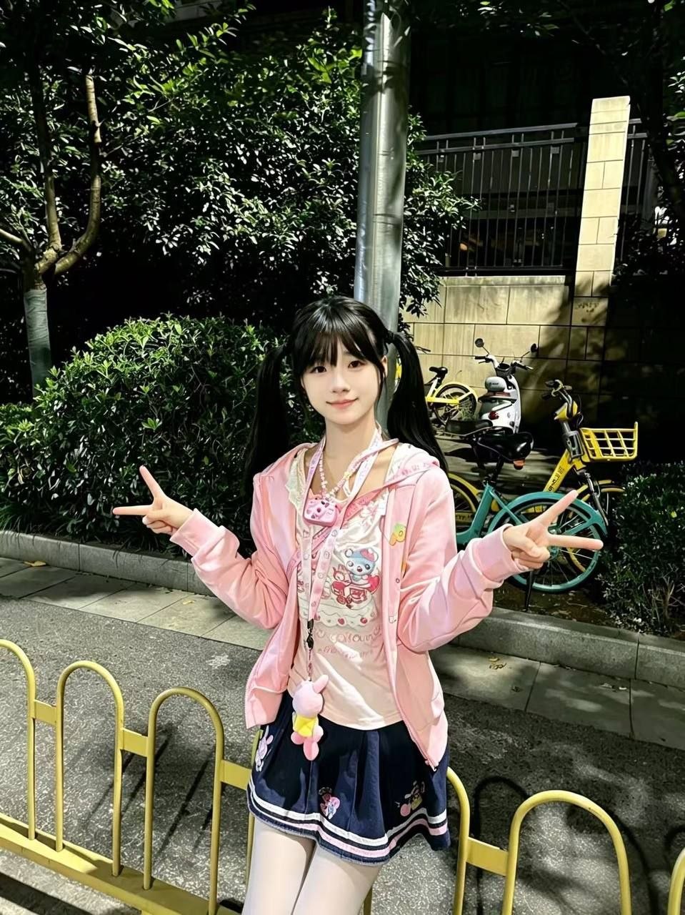 陪洗、制服风、丝袜（西安市、陕西省）资料图片第 1 张