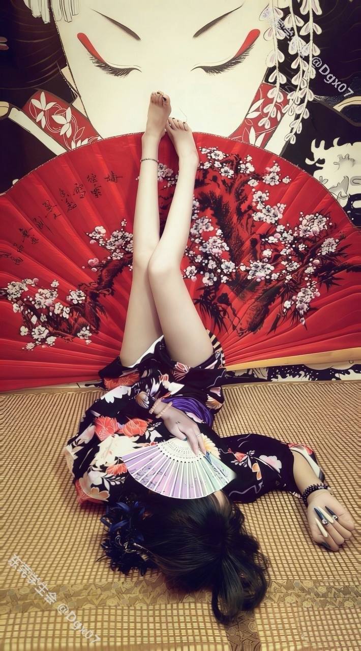 清纯嫩妹、敏感体质、黑丝制服（东莞市、广东省）资料图片第 4 张